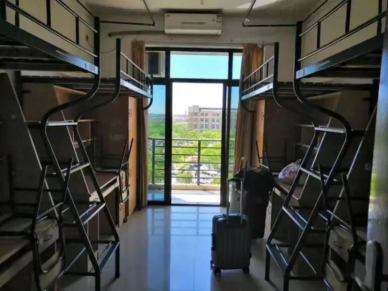 上海應用技術大學宿舍條件怎么樣,有空調和獨立衛生間嗎？（附宿舍圖片）