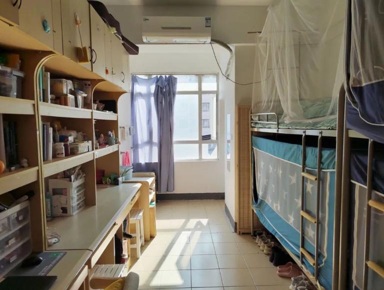 江蘇大學宿舍條件怎么樣,有空調和獨立衛(wèi)生間嗎？（附宿舍圖片）