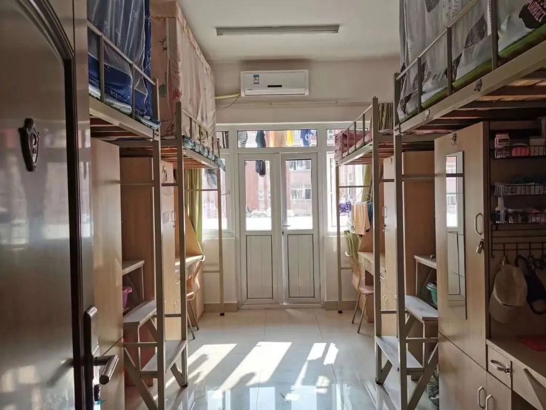 無錫太湖學(xué)院宿舍條件怎么樣,有空調(diào)和獨立衛(wèi)生間嗎？（附宿舍圖片）