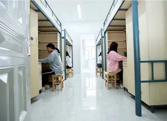 云南經濟管理學院宿舍條件怎么樣,有空調和獨立衛生間嗎？（附宿舍圖片）
