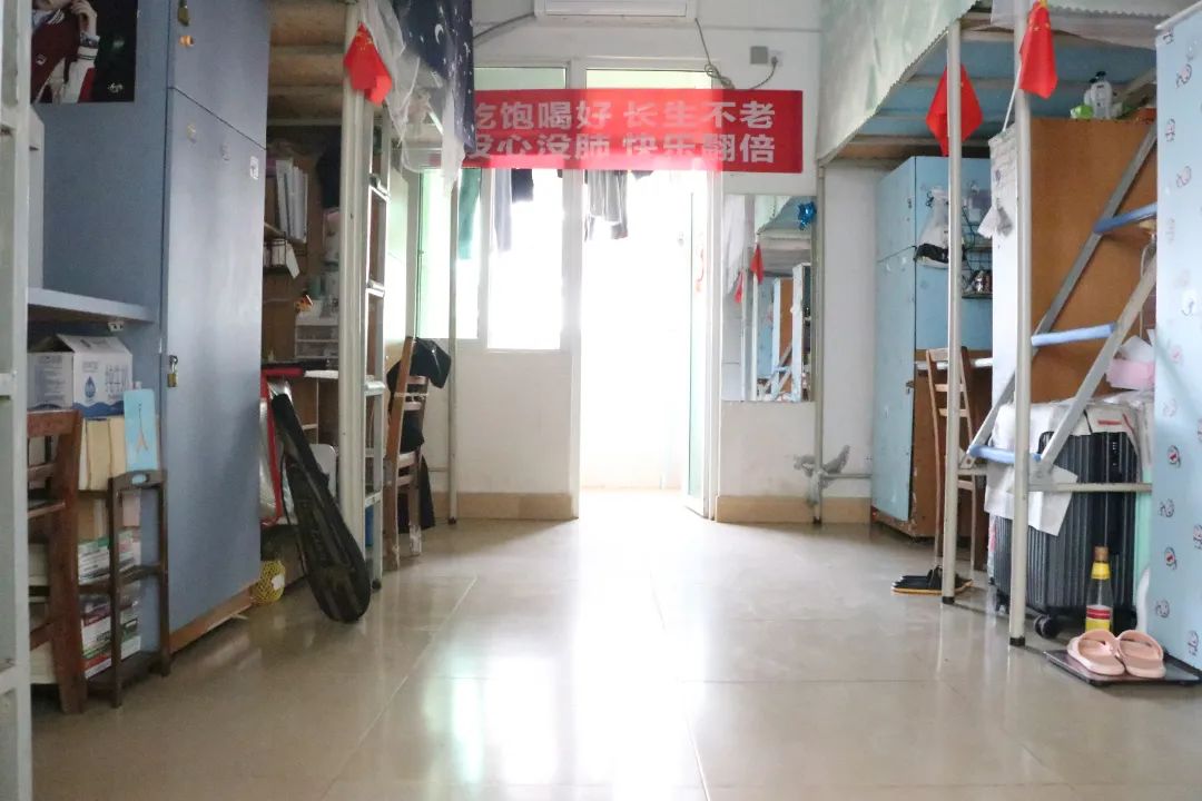 瓊臺師范學院宿舍條件怎么樣,有空調和獨立衛生間嗎？（附宿舍圖片）