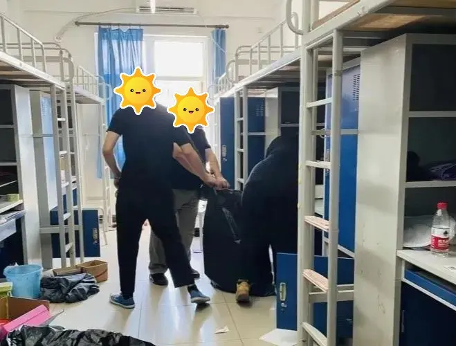 首鋼工學院宿舍條件怎么樣,有空調和獨立衛生間嗎？（附宿舍圖片）