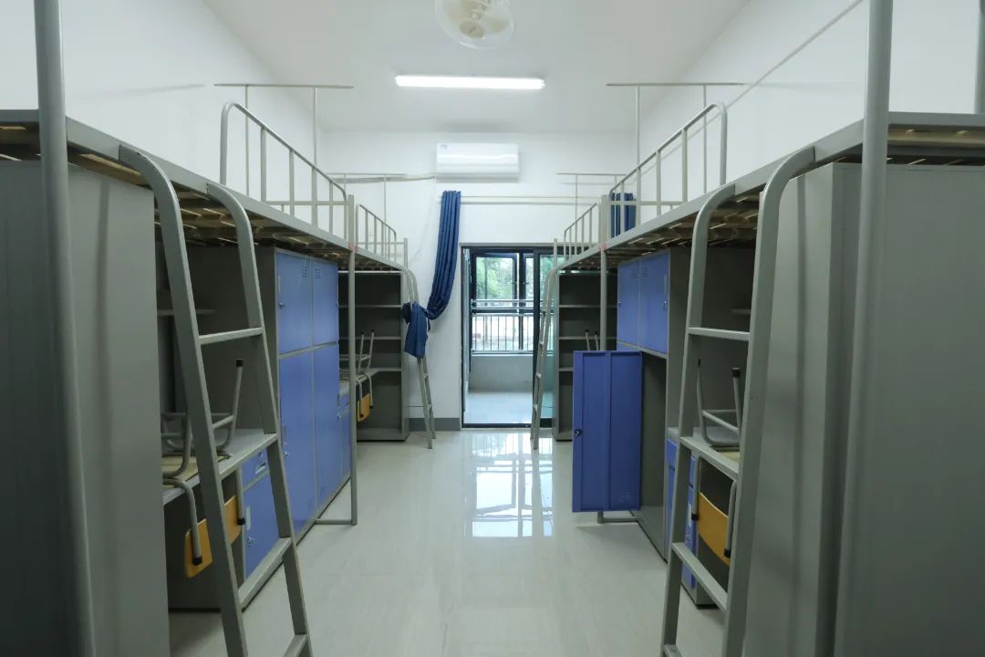 安徽農(nóng)業(yè)大學(xué)宿舍條件怎么樣,有空調(diào)和獨立衛(wèi)生間嗎？（附宿舍圖片）
