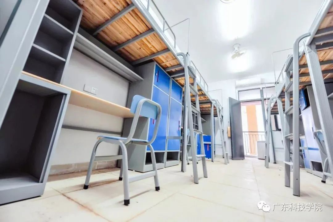 廣東科技學院宿舍條件怎么樣,有空調和獨立衛生間嗎？（附宿舍圖片）