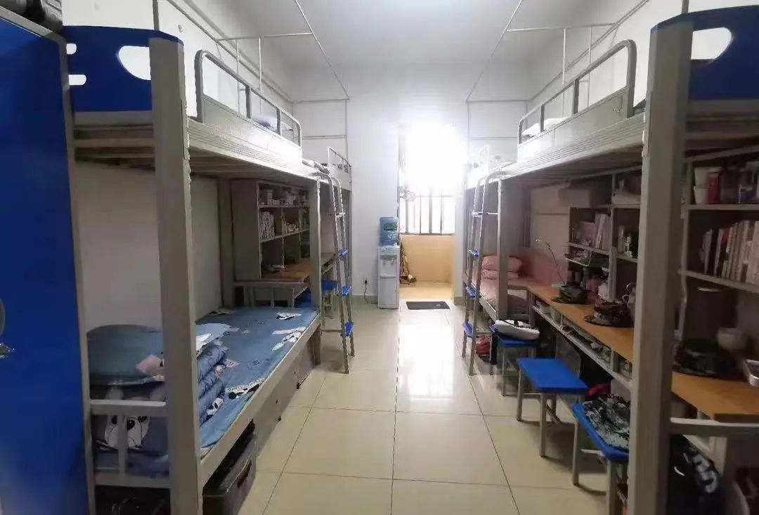 云南財經大學宿舍條件怎么樣,有空調和獨立衛生間嗎？（附宿舍圖片）