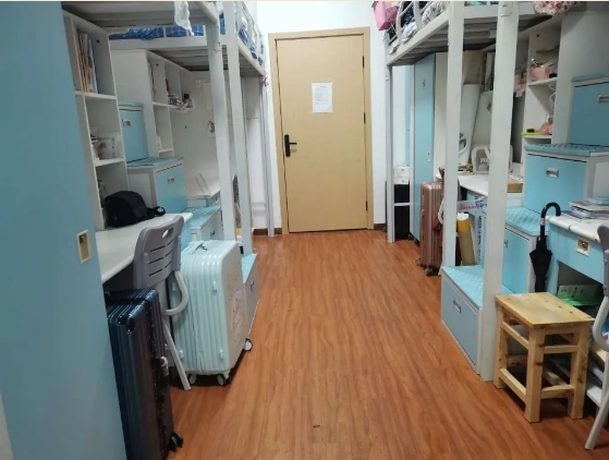 重慶人文科技學(xué)院宿舍條件怎么樣,有空調(diào)和獨(dú)立衛(wèi)生間嗎？（附宿舍圖片）