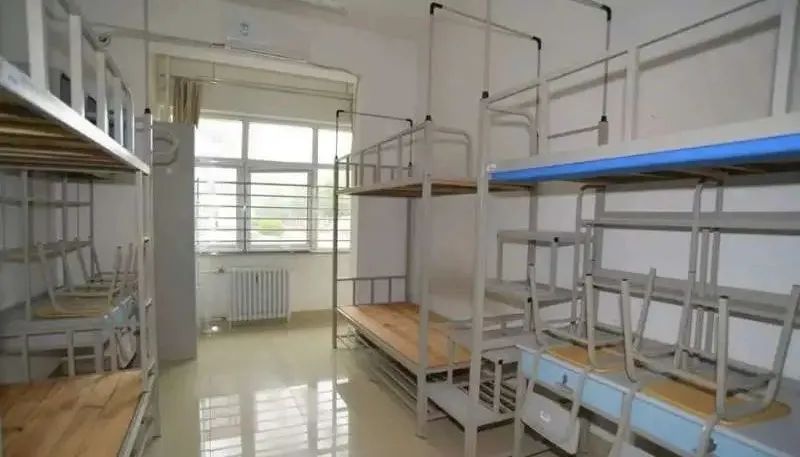 北京第二外國語學院宿舍條件怎么樣,有空調和獨立衛生間嗎？（附宿舍圖片）