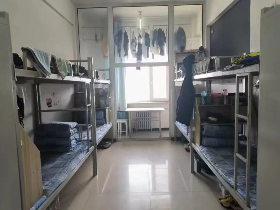 赤峰學院宿舍條件怎么樣,有空調和獨立衛生間嗎？（附宿舍圖片）