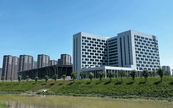 福耀科技大學學費一年多少錢？